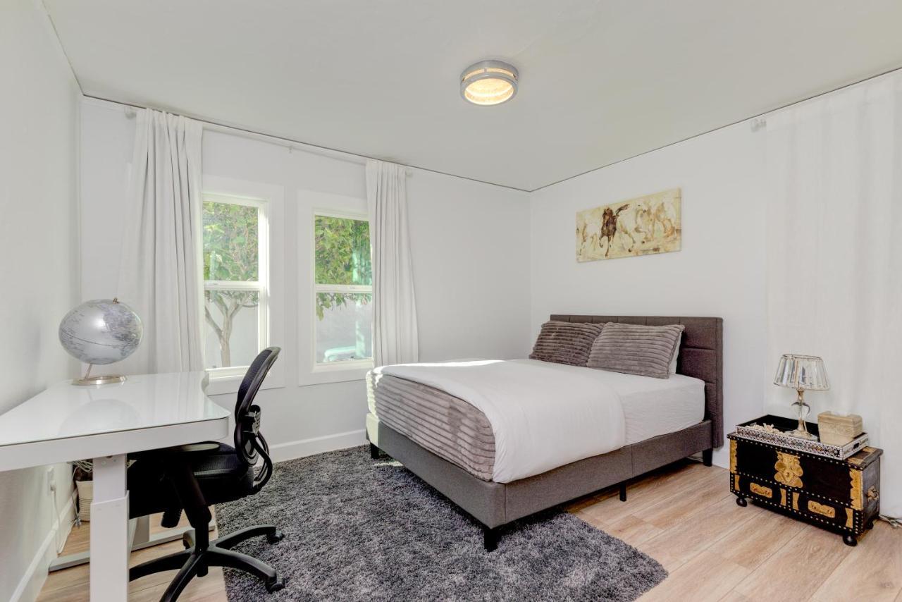 Lovely White Beach House Redondo Beach Exterior photo
