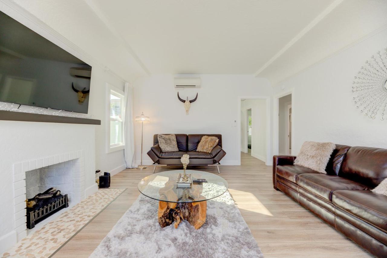 Lovely White Beach House Redondo Beach Exterior photo
