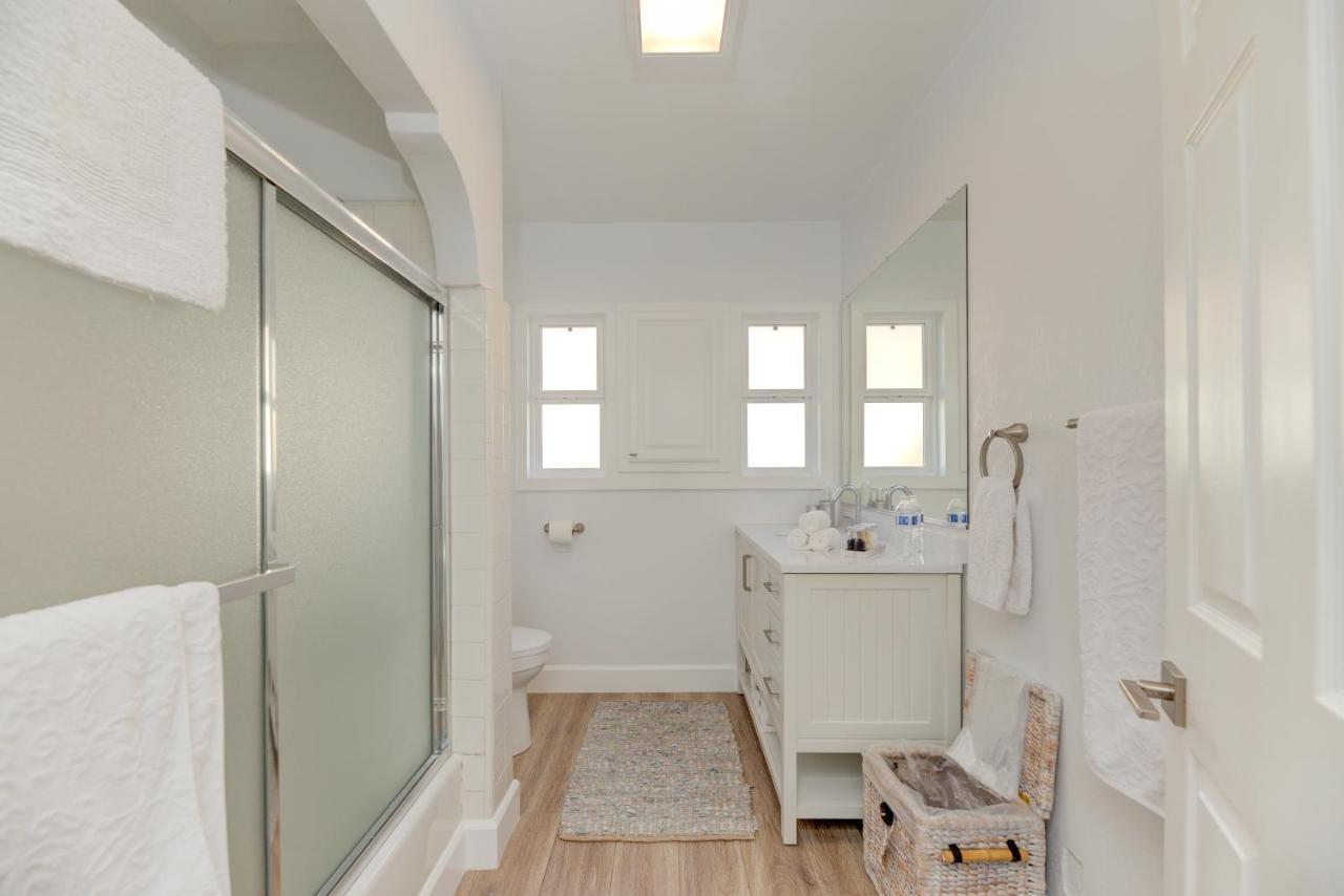 Lovely White Beach House Redondo Beach Exterior photo