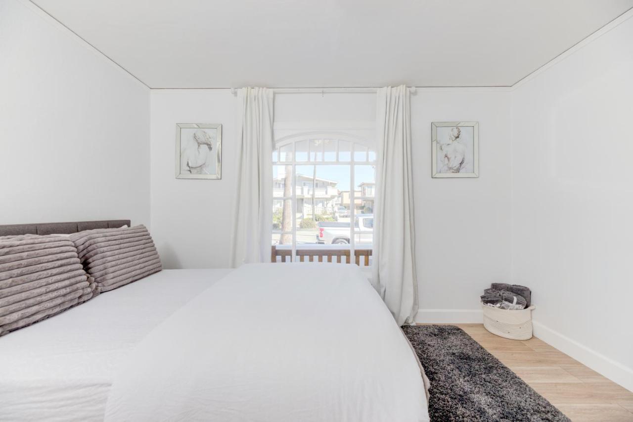 Lovely White Beach House Redondo Beach Exterior photo