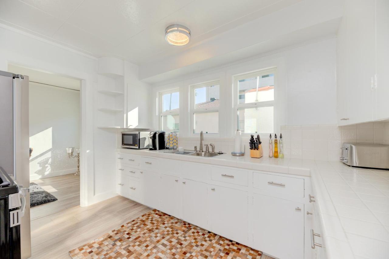 Lovely White Beach House Redondo Beach Exterior photo
